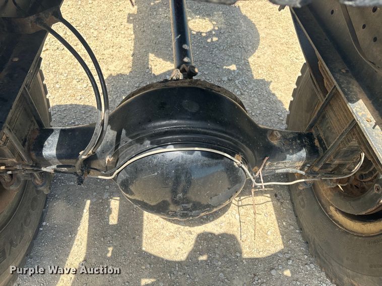 image for item EK1395 1981 International  1854 truck cab and chassis