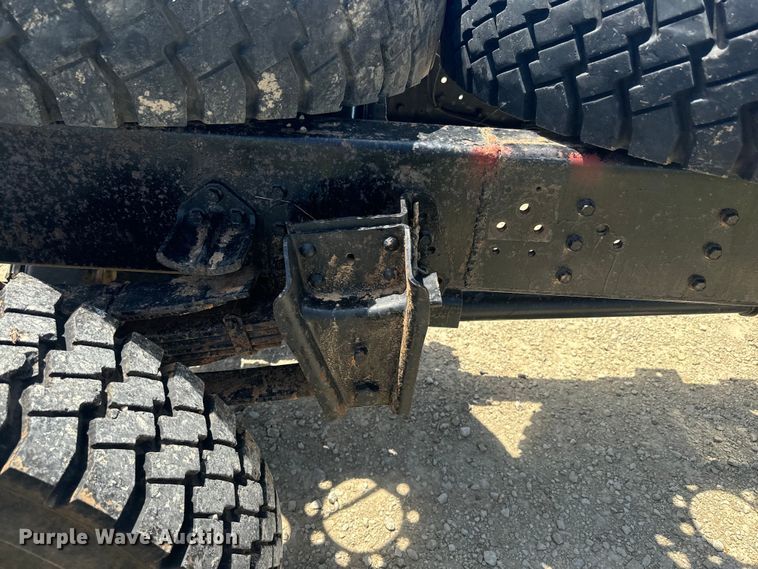 image for item EK1395 1981 International  1854 truck cab and chassis