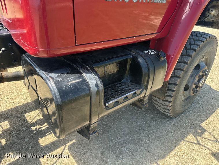 image for item EK1395 1981 International  1854 truck cab and chassis