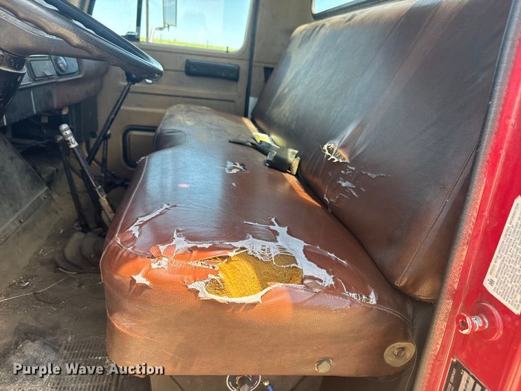 image for item EK1395 1981 International  1854 truck cab and chassis