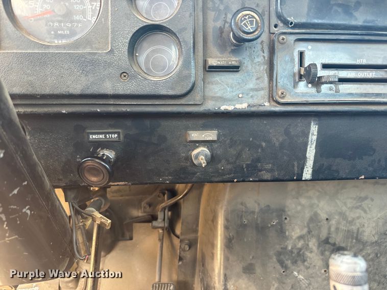 image for item EK1395 1981 International  1854 truck cab and chassis