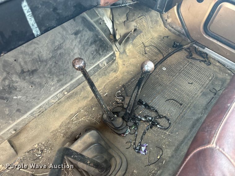 image for item EK1395 1981 International  1854 truck cab and chassis