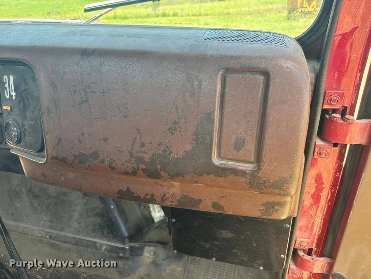 image for item EK1395 1981 International  1854 truck cab and chassis