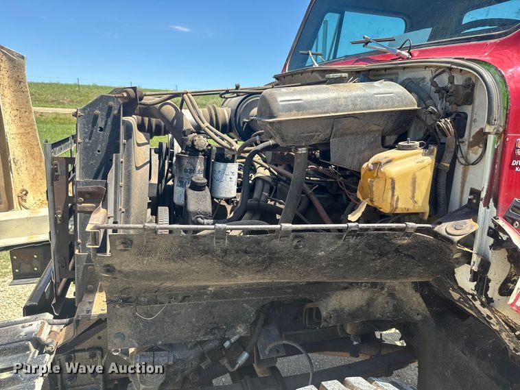 image for item EK1395 1981 International  1854 truck cab and chassis