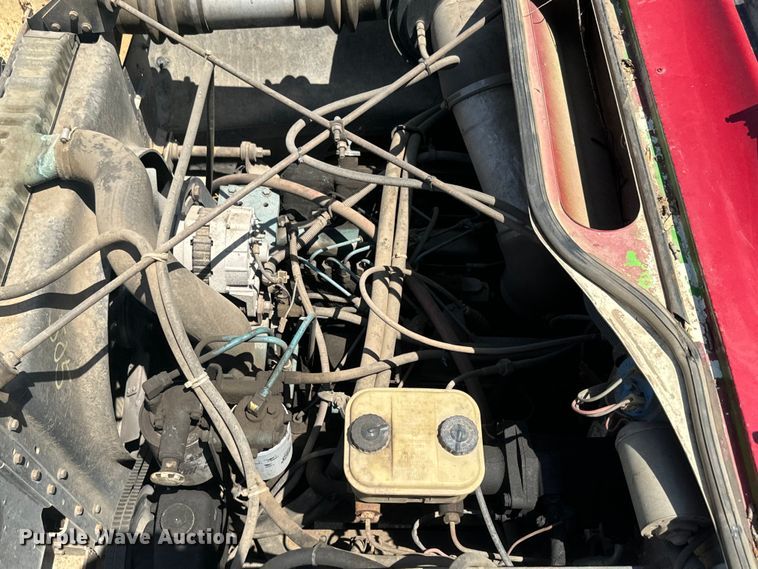 image for item EK1395 1981 International  1854 truck cab and chassis