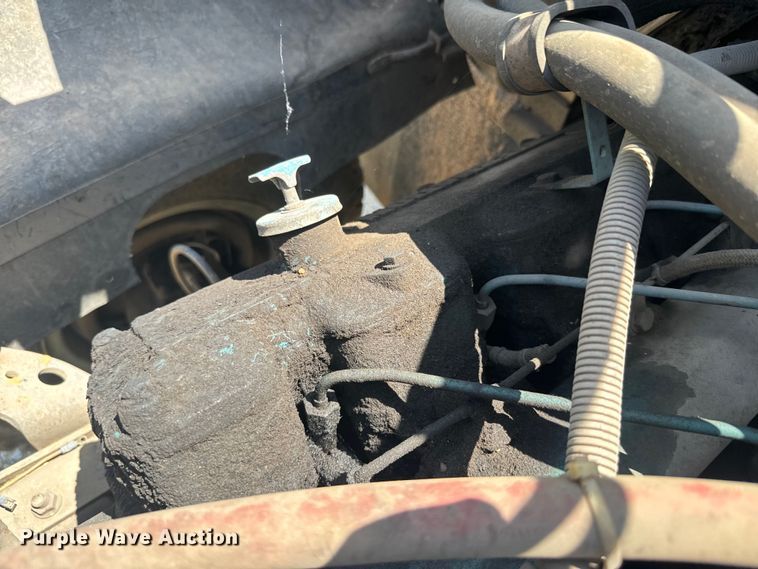 image for item EK1395 1981 International  1854 truck cab and chassis