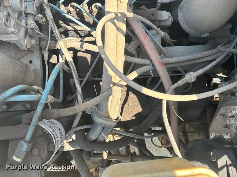 image for item EK1395 1981 International  1854 truck cab and chassis