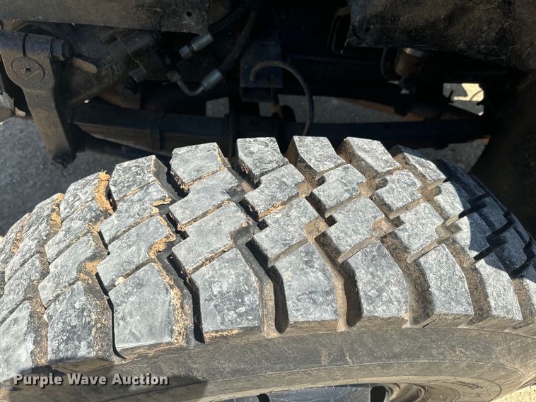 image for item EK1395 1981 International  1854 truck cab and chassis