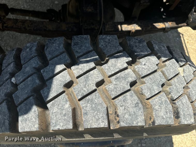 image for item EK1395 1981 International  1854 truck cab and chassis