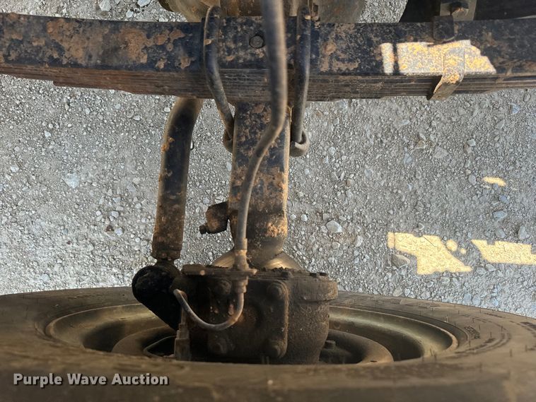 image for item EK1395 1981 International  1854 truck cab and chassis