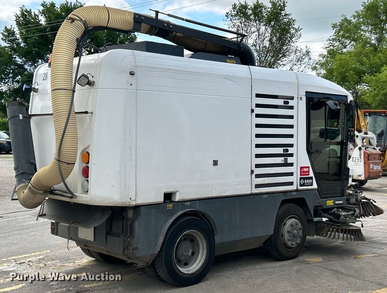 image for item EK4620 2016 Ravo B.V Ravo 5 Series 540 street sweeper