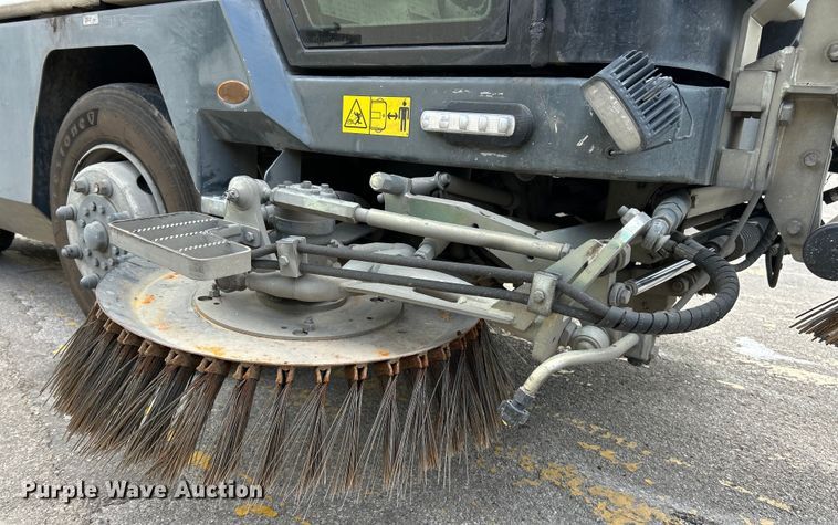 image for item EK4620 2016 Ravo B.V Ravo 5 Series 540 street sweeper