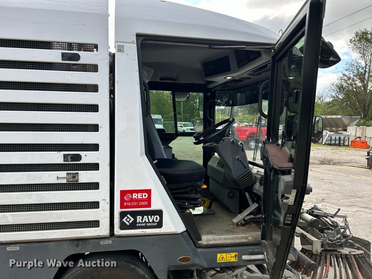 image for item EK4620 2016 Ravo B.V Ravo 5 Series 540 street sweeper