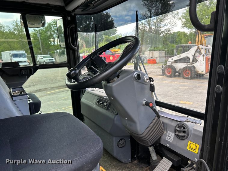 image for item EK4620 2016 Ravo B.V Ravo 5 Series 540 street sweeper