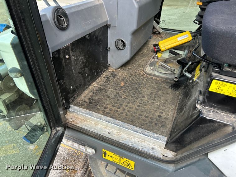 image for item EK4620 2016 Ravo B.V Ravo 5 Series 540 street sweeper