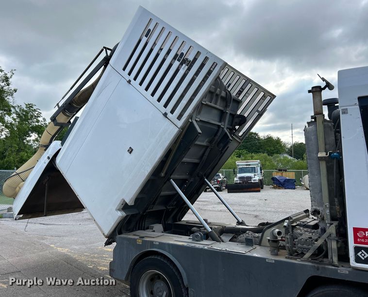 image for item EK4620 2016 Ravo B.V Ravo 5 Series 540 street sweeper