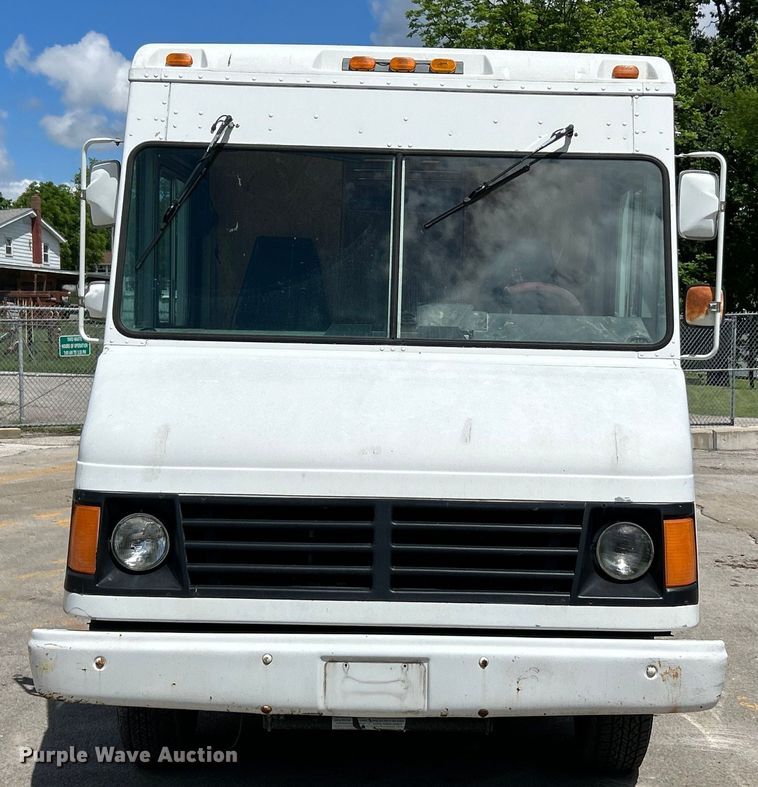 image for item EK4629 1999 Chevrolet P30 delivery van