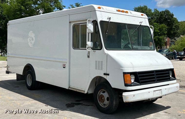 image for item EK4629 1999 Chevrolet P30 delivery van