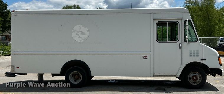 image for item EK4629 1999 Chevrolet P30 delivery van