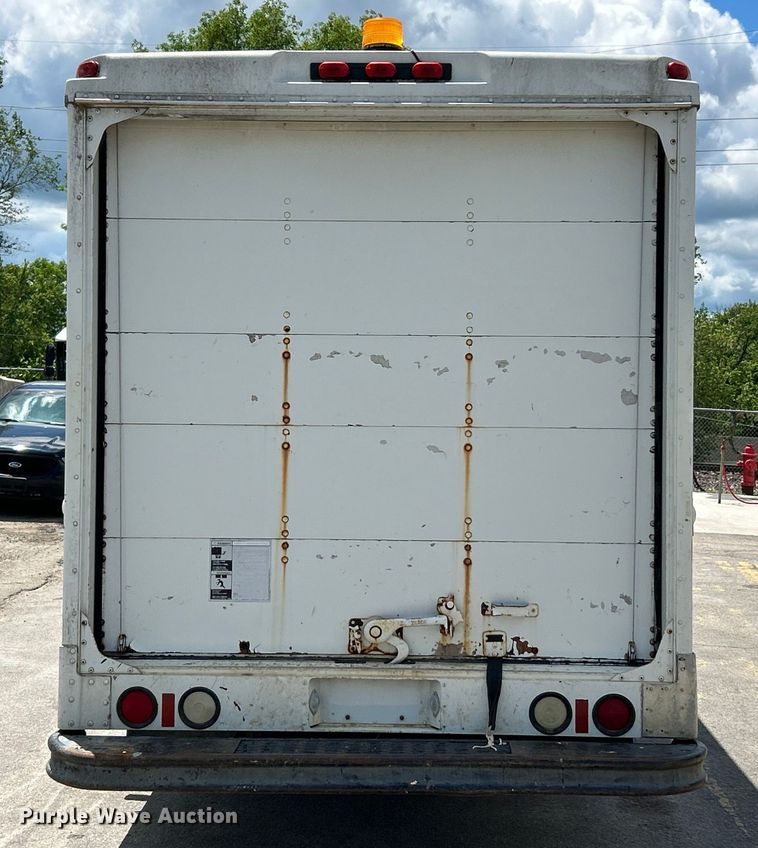 image for item EK4629 1999 Chevrolet P30 delivery van