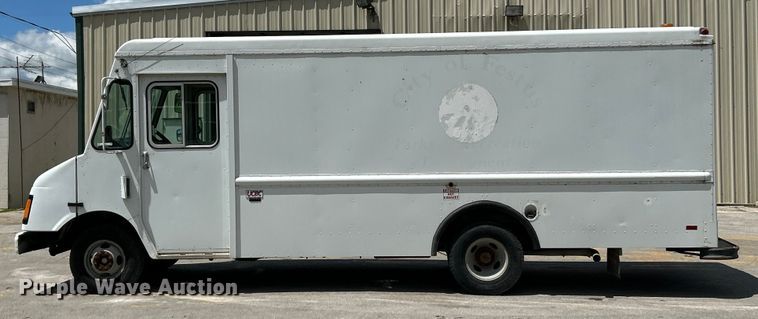 image for item EK4629 1999 Chevrolet P30 delivery van