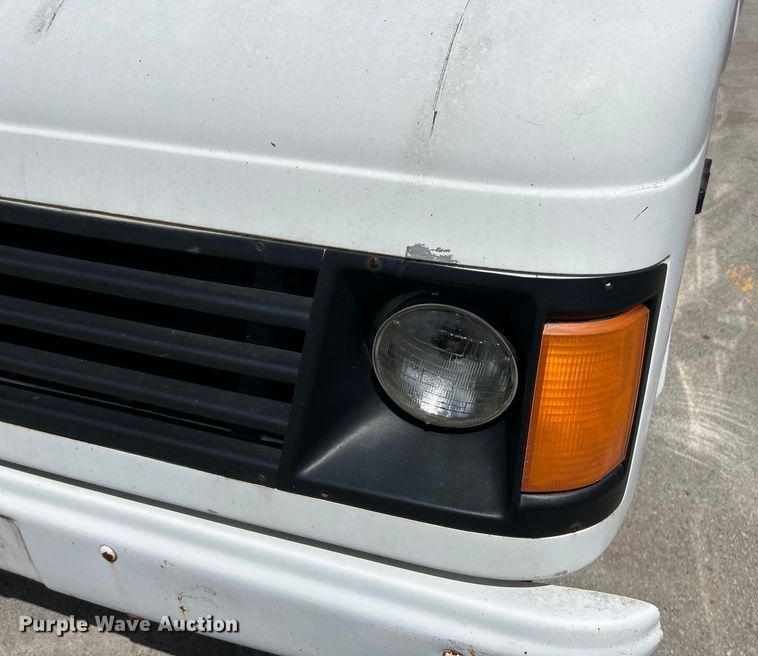 image for item EK4629 1999 Chevrolet P30 delivery van