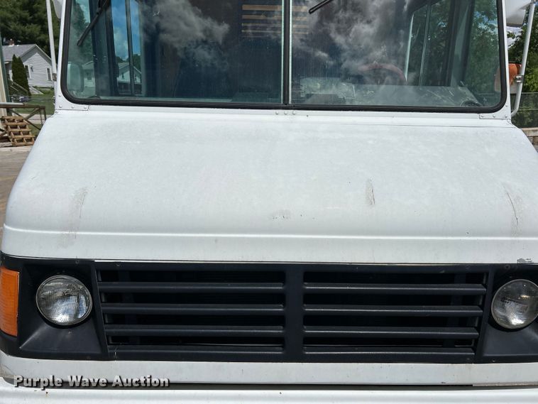 image for item EK4629 1999 Chevrolet P30 delivery van