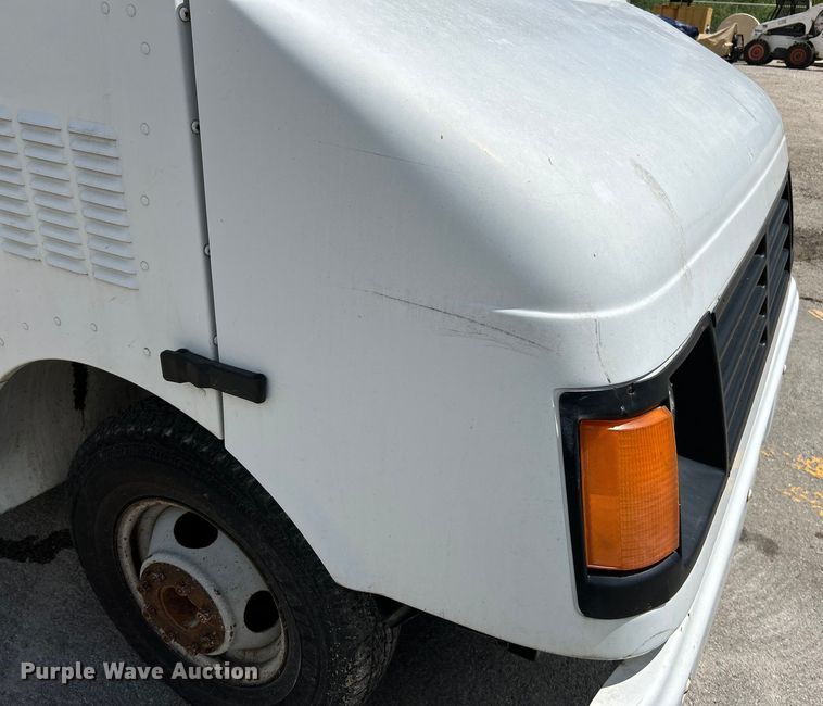 image for item EK4629 1999 Chevrolet P30 delivery van