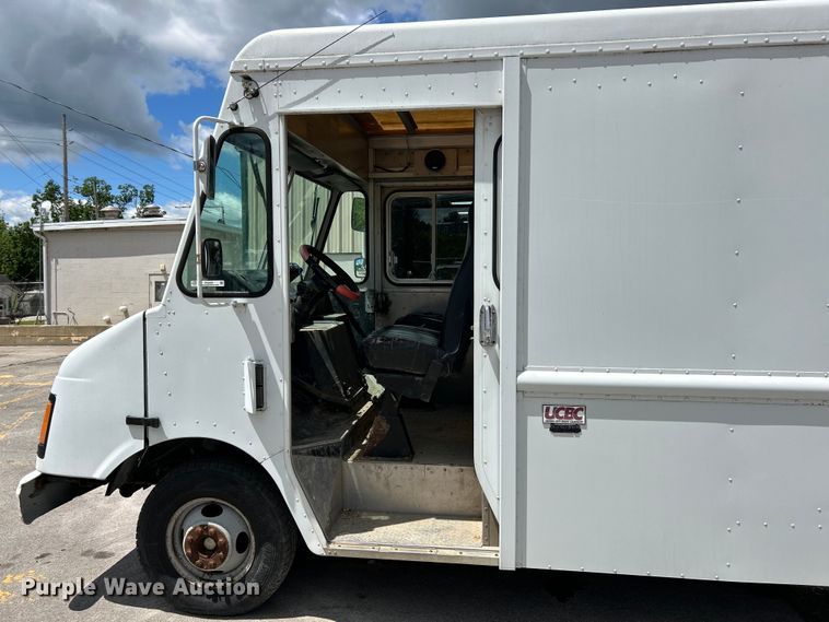 image for item EK4629 1999 Chevrolet P30 delivery van