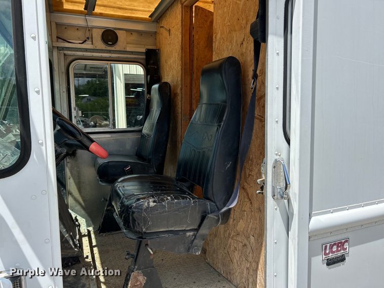 image for item EK4629 1999 Chevrolet P30 delivery van