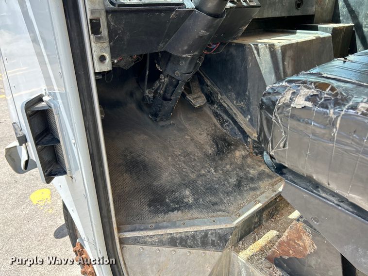 image for item EK4629 1999 Chevrolet P30 delivery van