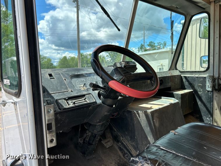 image for item EK4629 1999 Chevrolet P30 delivery van