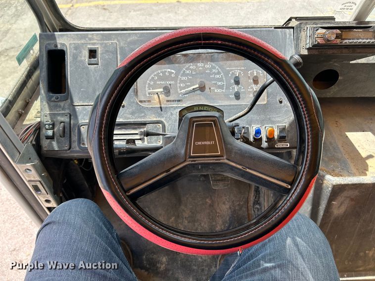 image for item EK4629 1999 Chevrolet P30 delivery van