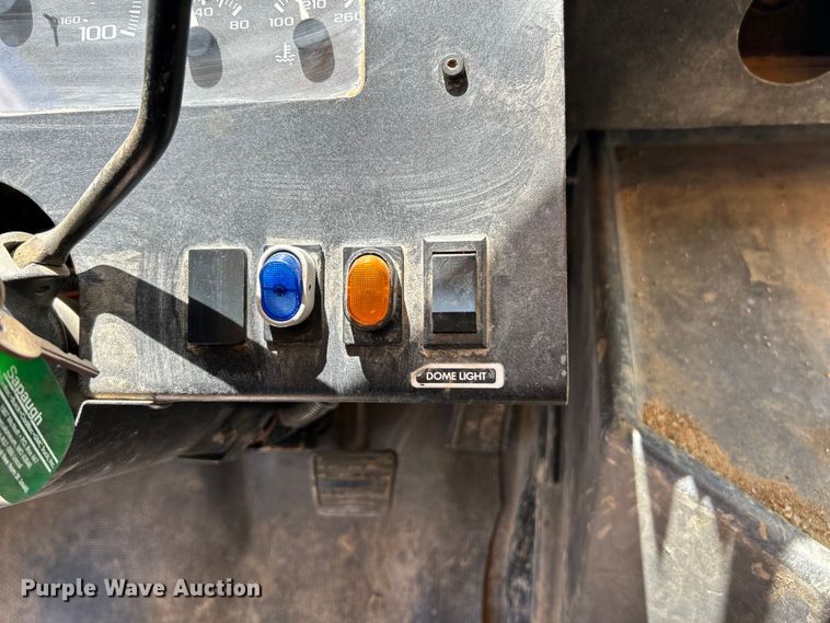 image for item EK4629 1999 Chevrolet P30 delivery van