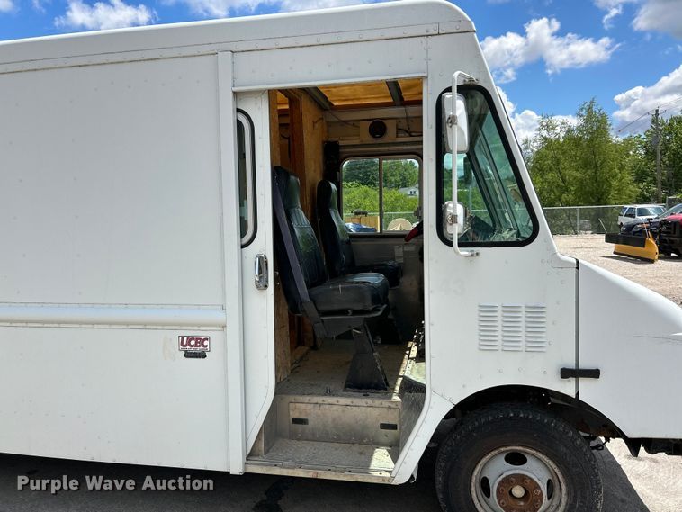 image for item EK4629 1999 Chevrolet P30 delivery van