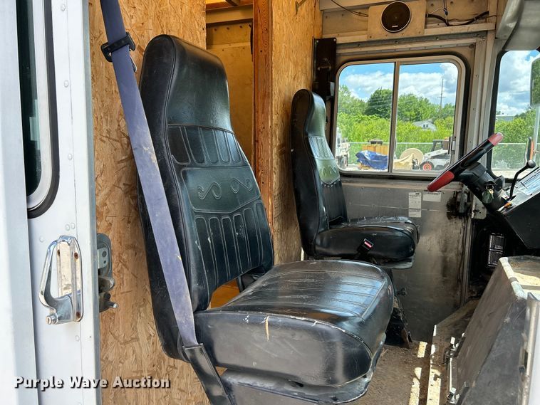 image for item EK4629 1999 Chevrolet P30 delivery van