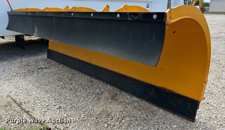 image for item EK4632 Henke snow plow