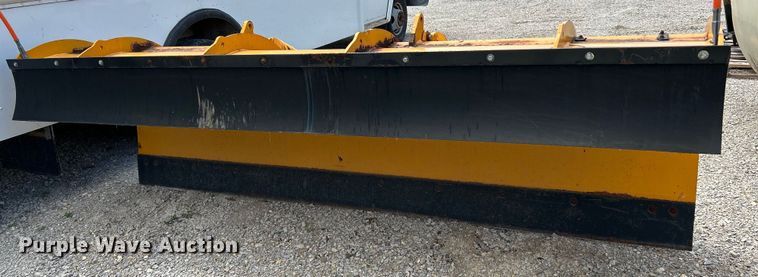 image for item EK4632 Henke snow plow