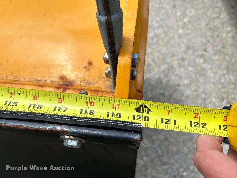 image for item EK4632 Henke snow plow