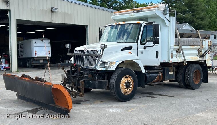 image for item EK4634 2004 International 7400 dump truck