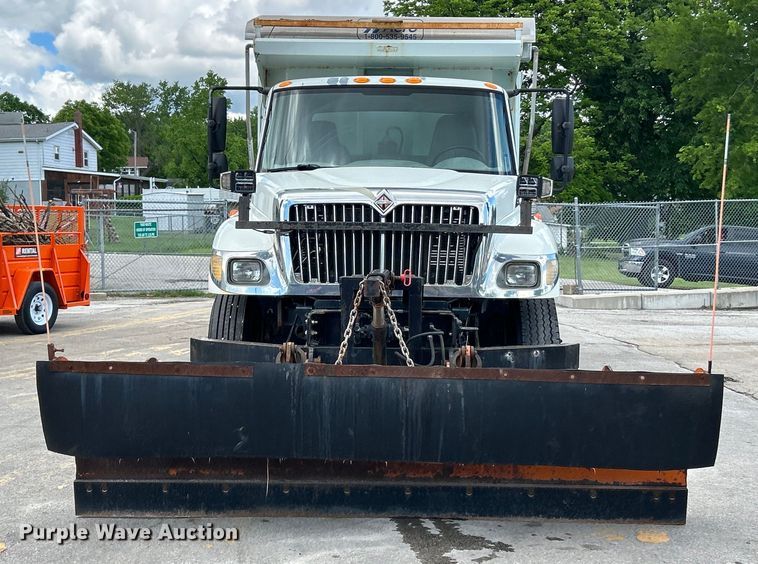image for item EK4634 2004 International 7400 dump truck