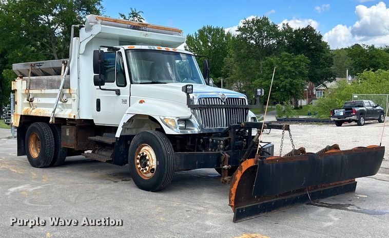 image for item EK4634 2004 International 7400 dump truck