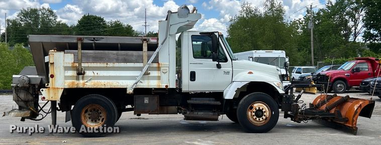 image for item EK4634 2004 International 7400 dump truck