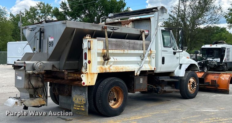 image for item EK4634 2004 International 7400 dump truck