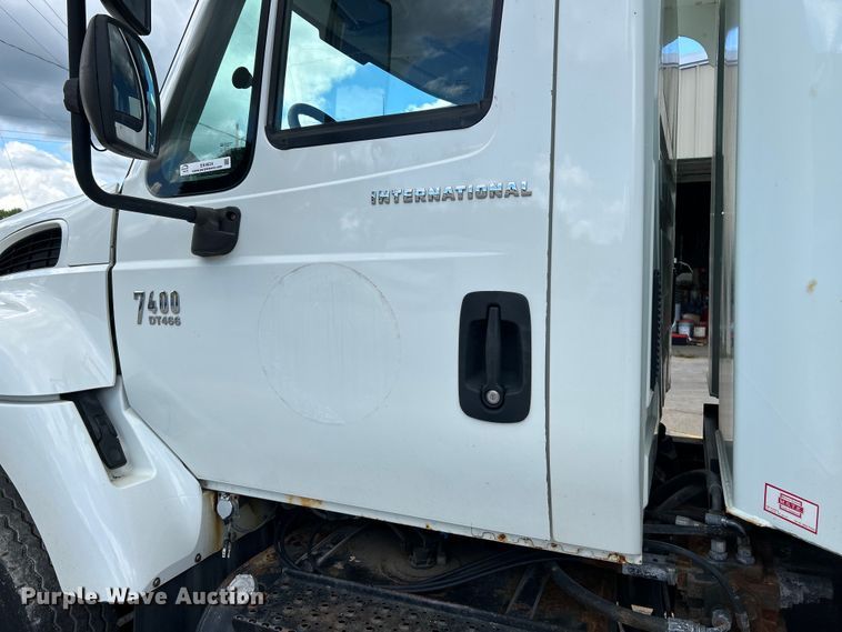 image for item EK4634 2004 International 7400 dump truck