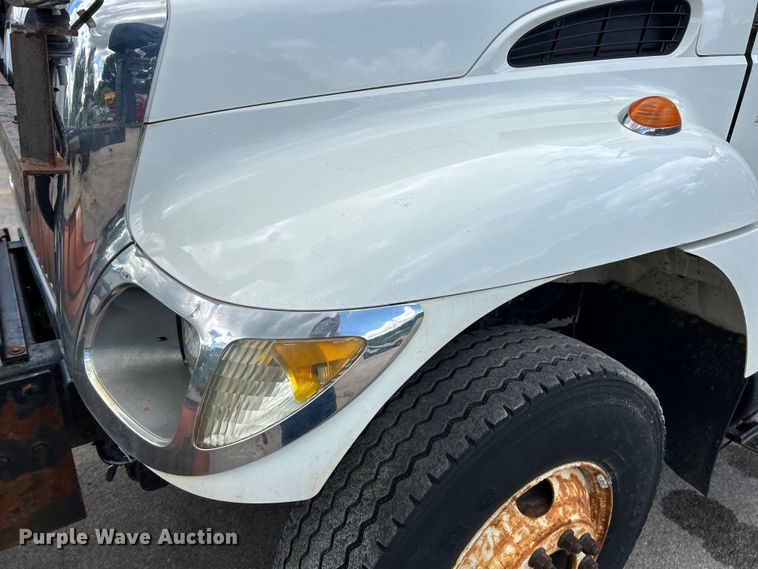 image for item EK4634 2004 International 7400 dump truck