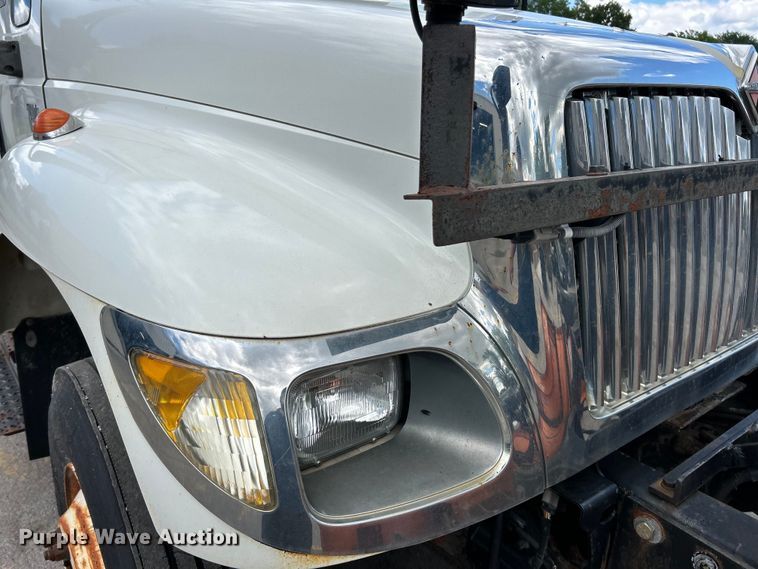 image for item EK4634 2004 International 7400 dump truck