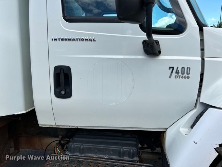 image for item EK4634 2004 International 7400 dump truck