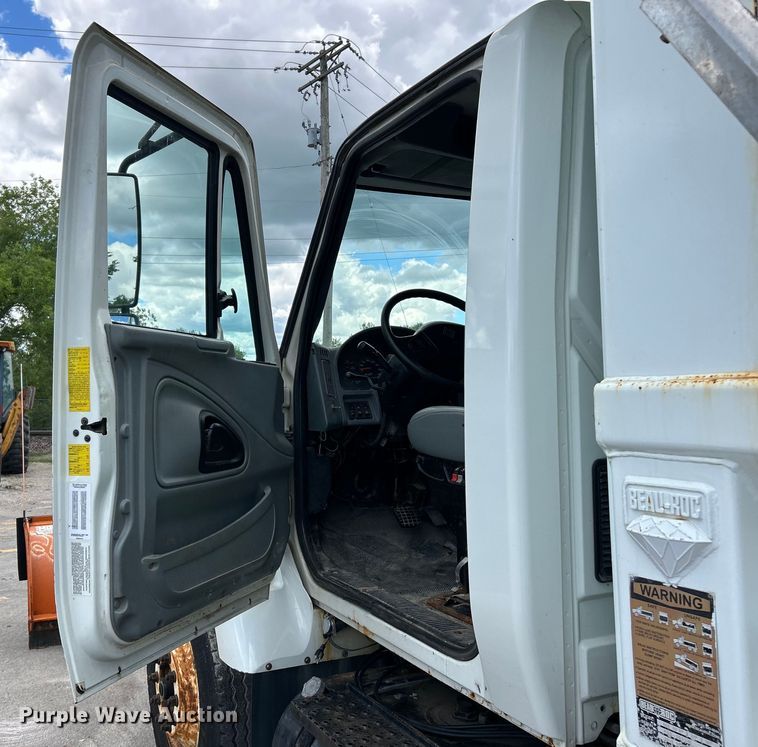 image for item EK4634 2004 International 7400 dump truck