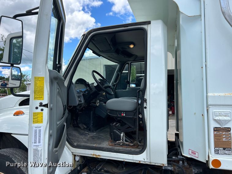 image for item EK4634 2004 International 7400 dump truck